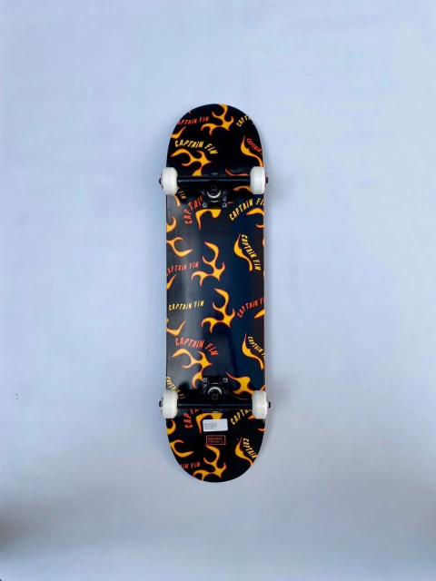Skate Completo Captain Fin Fire - comprar online