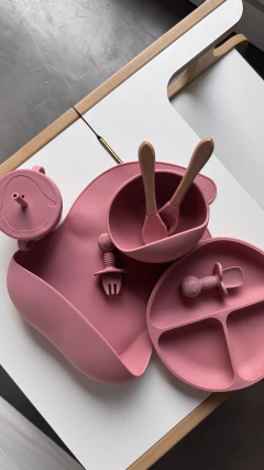 SET DE ALIMENTACIÓN de BEBÉ en SILICONA 8 PIEZAS