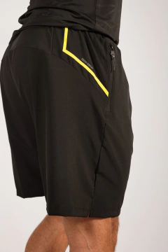 BERMUDA HOMBRE TRAINING LÍNEAS FLÚOR NEGRO - BETMICRO2 - comprar online