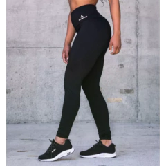 Remera Mujer DRY FIT - REDADRY Negro + Calza Negra CAMUR - tienda online