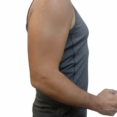 Musculosa Deportiva Banda Ancha Elite Hombre Gris - Muscuproye2 - PASION AL DEPORTE