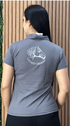 Imagem do Camiseta Polo Feminina Cavalo Crioulo - Cinza Chumbo