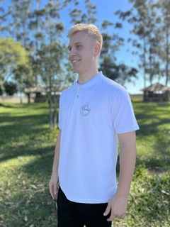 Polo Masculina Tradicional - Branca na internet