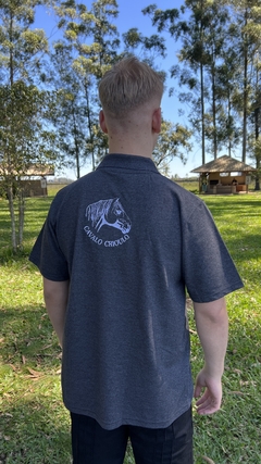 Polo Masculina Tradicional - Cinza Chumbo na internet