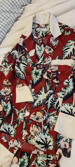 Pijama Camisa manga larga y pantalón bordo con puños y cuello en sedita crema - tienda online