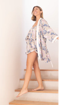 bata beige flores azules y lilas - Bastille