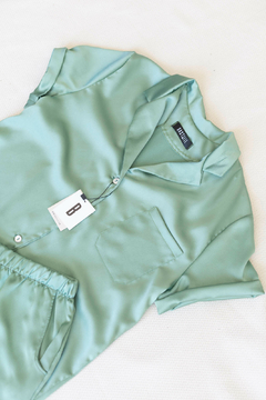 Conjunto short y camisa crepe verde liso en internet