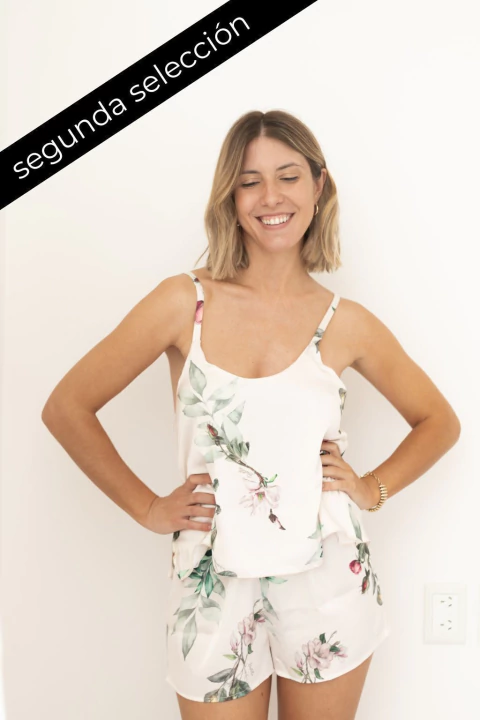 SEGUNDA SELECCIÓN - Conjunto short y blusa sedita crema magnolias - comprar online