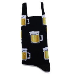 Meia Adulto Preta Estampa Caneca de Chopp Grande