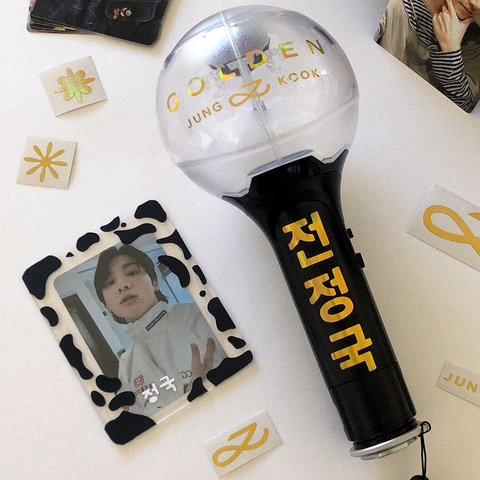 JUNGKOOK - ADESIVO HOLOGRÁFICO "GOLDEN" (DOURADO)