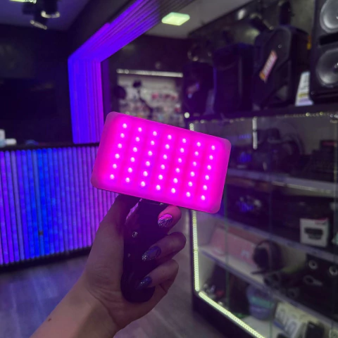 LUZ LED SELFIE M140 RGB - comprar online