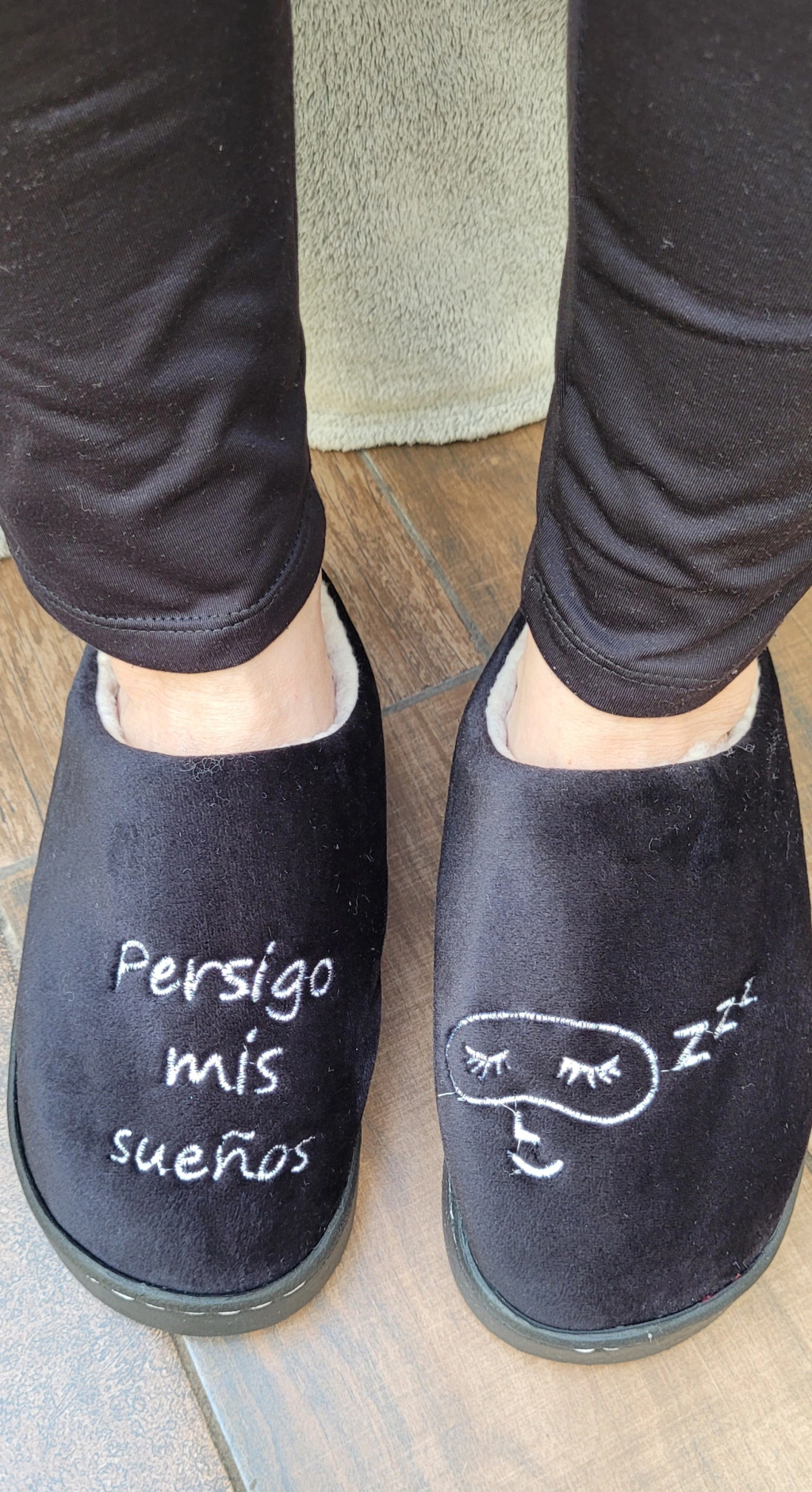 Pantuflas Pesigue tus sueños Negras
