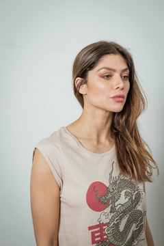 Remera Dragon Beige - comprar online
