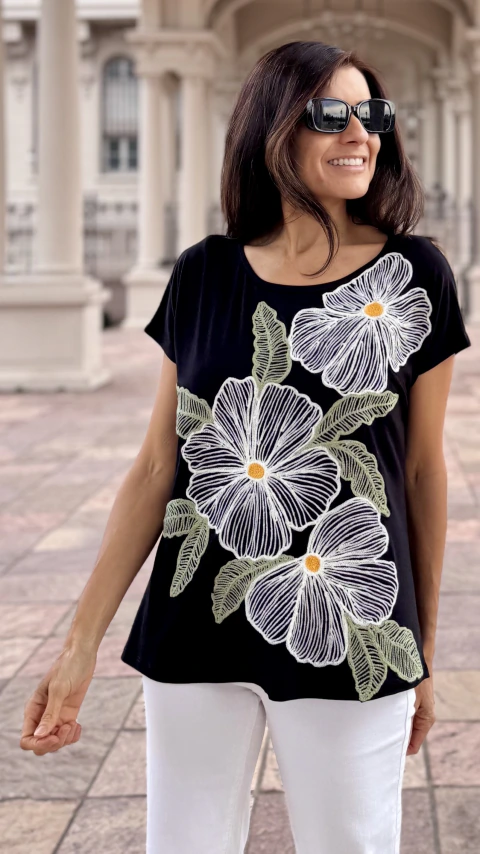Remera CLOROROFILA Bordada Black