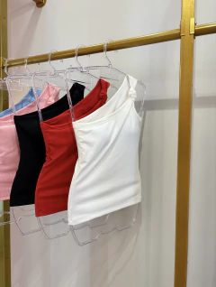 BLUSA UM OMBRO SÓ na internet