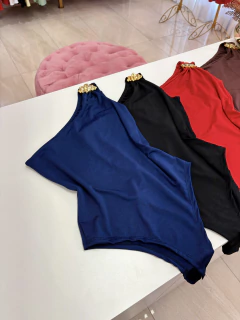 BODY UM OMBRO SÓ na internet