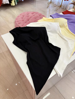 BLUSA UM OMBRO SÓ ASSIMÉTRICA - comprar online