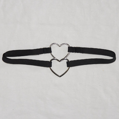 Garter con corazones de metal