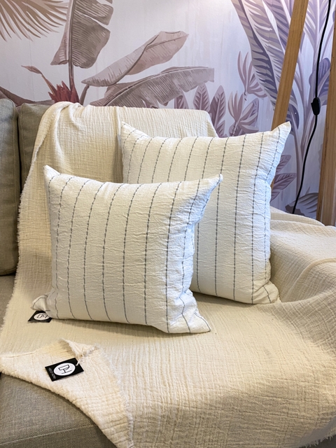 ALMOHADON RAYADO FINO GRIS PERLA 40X40