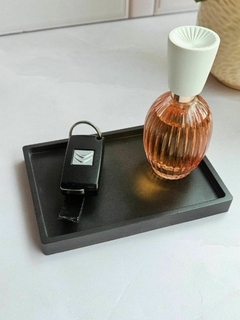 BANDEJA DE RESINA RECTANGULAR NEGRA - tienda online