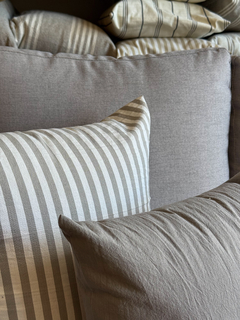 ALMOHADON RAYADO COMPLETO GRIS 50X50 - DecoHome
