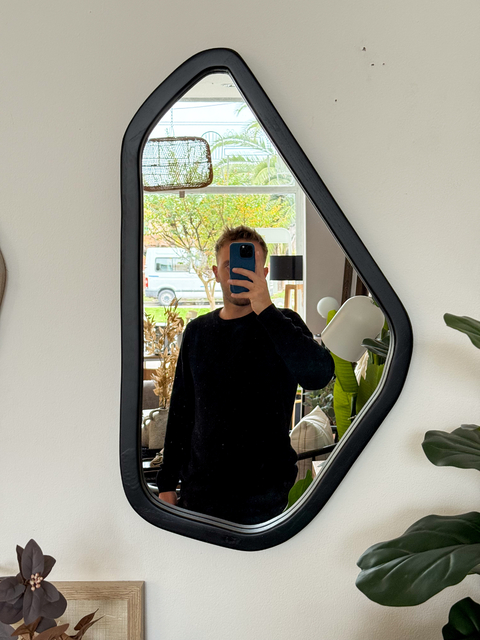 ESPEJO IRREGULAR BLACK WOOD 44X74CM - comprar online
