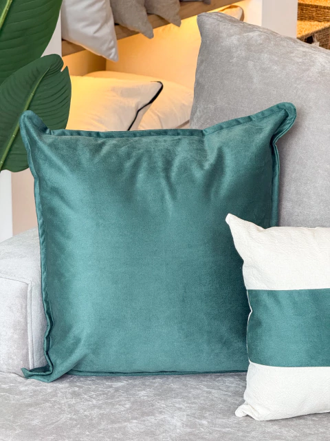 ALMOHADON PANA CON PESTAÑA VERDE 50X50