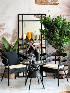 SET LONDON EXTERIOR CON MESA