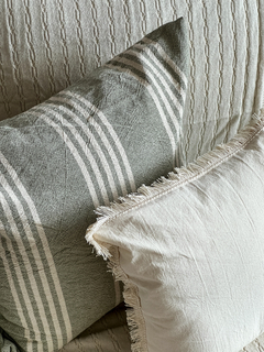 ALMOHADON FLECOS NATURAL 40X40 en internet