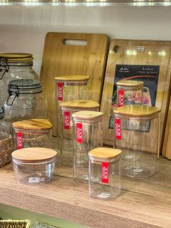 FRASCO TRIANGULAR DE VIDRIO HERMETICO TAPA MADERA (3 MEDIDAS)