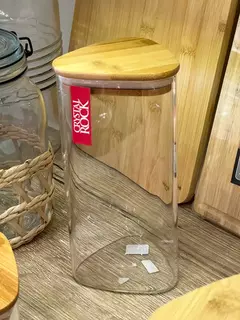 Imagen de FRASCO TRIANGULAR DE VIDRIO HERMETICO TAPA MADERA (3 MEDIDAS)