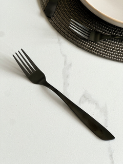 SET X6 TENEDOR DE MESA LISBOA NEGRO MATE 20CM - comprar online