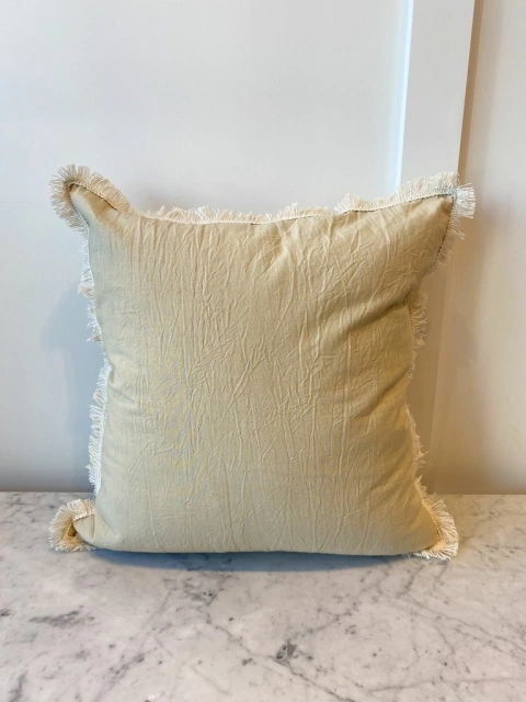 ALMOHADON AVELLANA CON FLECOS NATURAL 50X50