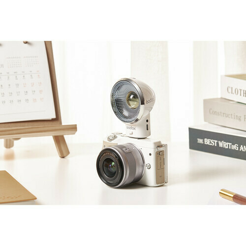 Imagem do Retro Camera Flash Universal Godox Lux Elf ( bateria interna 350mAh / Usb-C)