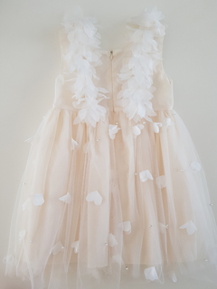 Beige dress pearl en internet
