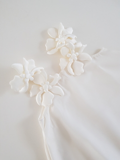 Beige cute flower en internet