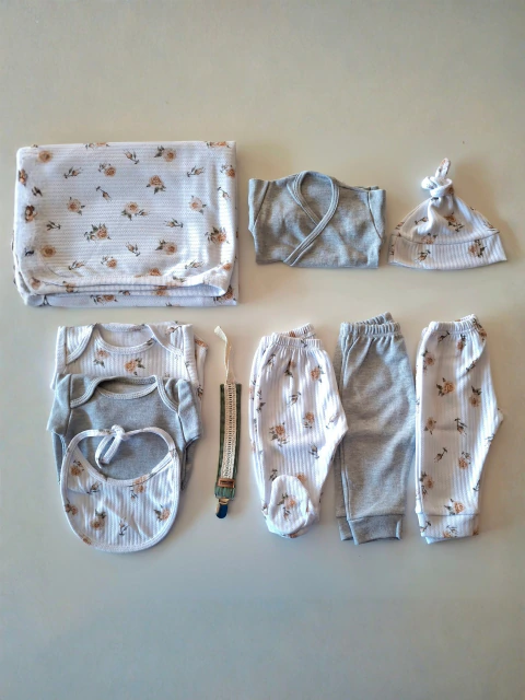 Ajuar 10 piezas Ámbar + Gris