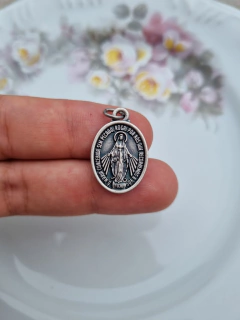 MEDALHA NOSSA SENHORA DAS GRAÇAS ENVELHECIDA na internet