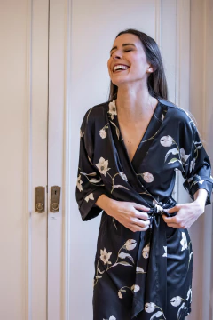 BATA KIMONO CLASICO SATEN PARIS ESTAMPADO CORTA