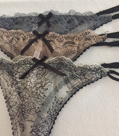 Tanga Lara encaje en internet