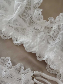 Imagen de CONJUNTO NINA ENCAJE CON FLECOS