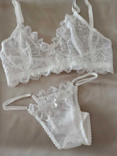 CONJUNTO NINA ENCAJE CON FLECOS en internet