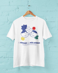 Camiseta Básica Branca Mãe Atipica - O Abraço da Mãe Atípica na internet