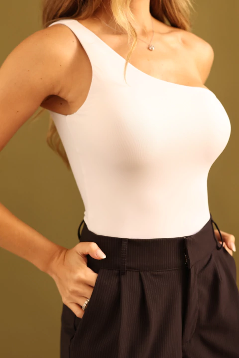 Body Louise na internet