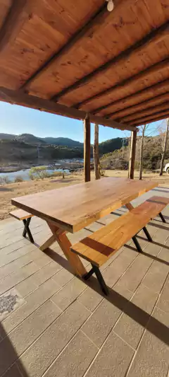 MESA X PIE EN MADERA EN PARAISO 2" C/R