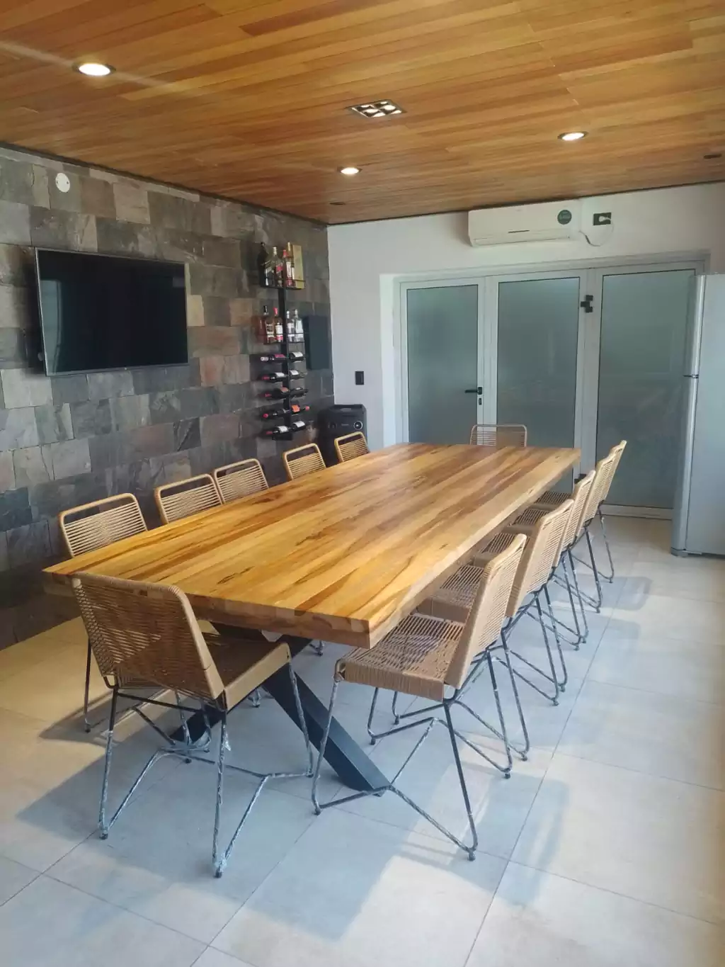 MESA X PIE EN CAÑO EN LAUREL 2" C/R