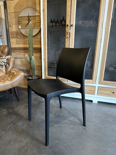 SILLA LILICA NEGRA