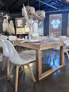 MESA U CUADRADA PIE EN MADERA EN ZOITA 2" C/R - Vaca Mística