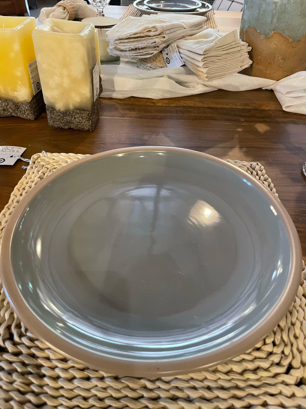 PLATO PLAYO TAI GRIS Y BEIGE