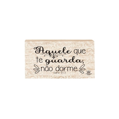 PLACA DE MESA CRU AQUELE QUE TE GUARDA NÃO DORME 10X19